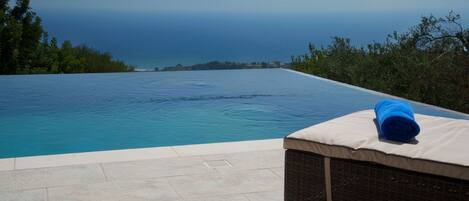 Una piscina infinita