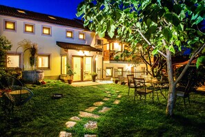 Exterior - ZENJA - a solar house with a step to the caves of San canziano (Sežana)