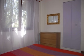 2 chambres, fer et planche à repasser, Wi-Fi, draps fournis