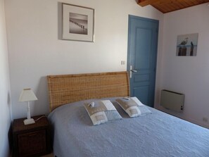 2 bedrooms, iron/ironing board, travel cot, free WiFi
