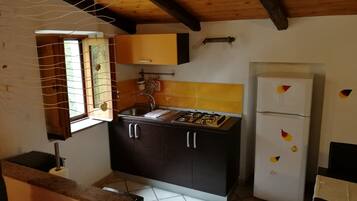 KylskÄp, ugn, spishÀll och kaffe- och tebryggare