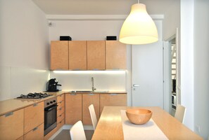 Fridge, microwave, oven, stovetop - Super FilinonaSuite offer at the gates of Ortigia. Fiber free and self check-in. (Siracusa)