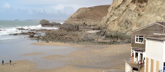 3 bedroom house With Shared Use Of Pool, Tennis Courts.