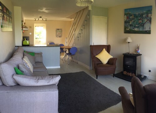 3 bedroom house With Shared Use Of Pool, Tennis Courts.