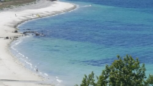 Maison de pêcheur avec vue imprenable sur la mer depuis la terrasse et le jardin