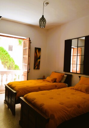 3 chambres, fer et planche à repasser, Wi-Fi gratuit, draps fournis