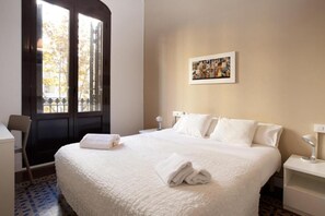 6 habitaciones, caja de seguridad en la habitación y escritorio