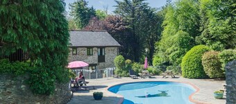 Luxury holiday apartment 2 heated pools tennis court lake victorian gardens     