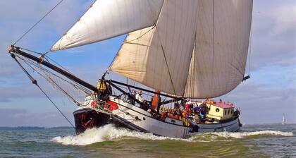 Historic Sailing Barge Liberté, Amsterdam, Groups 20, From €77 p.p./night