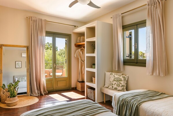 3 bedrooms, in-room safe, iron/ironing board, free WiFi