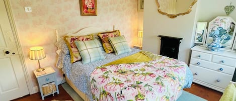 2 多间卧室、办公桌、熨斗/熨衣板、旅行婴儿床