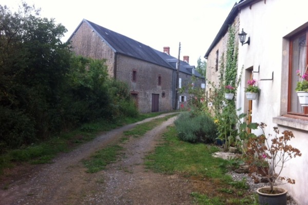 Gite immediately to the right in foreground