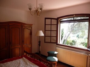 3 habitaciones, escritorio, tabla de planchar con plancha y wifi gratis 