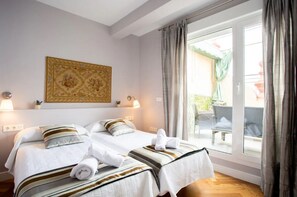 3 chambres, coffres-forts dans les chambres, bureau