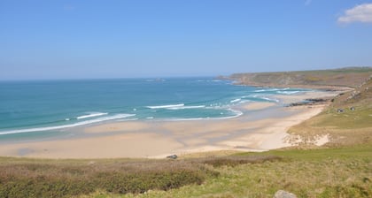 Set in gorgeous gardens & quiet countryside close to Mousehole and the sea