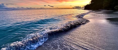 Una playa cerca, toallas de playa