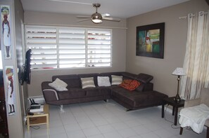 TV, books - House / Villa - Sainte-luce (sainte-luce)