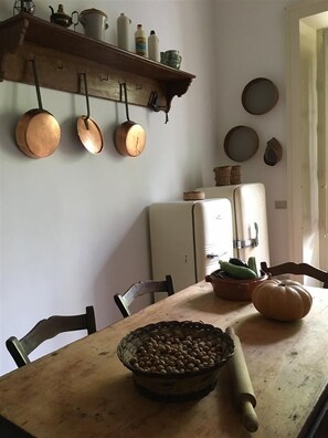 Dining - Typical charming villa surrounded by nature and old trees (Milo)