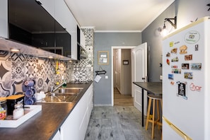 Fridge, microwave, oven, stovetop