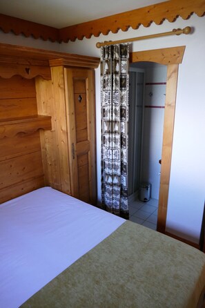 2 chambres, fer et planche à repasser, accès au Wi-Fi (inclus)