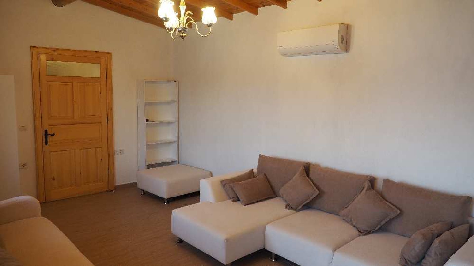 Modernised Traditional Cottage with Private Pool Set in Beautiful Countryside