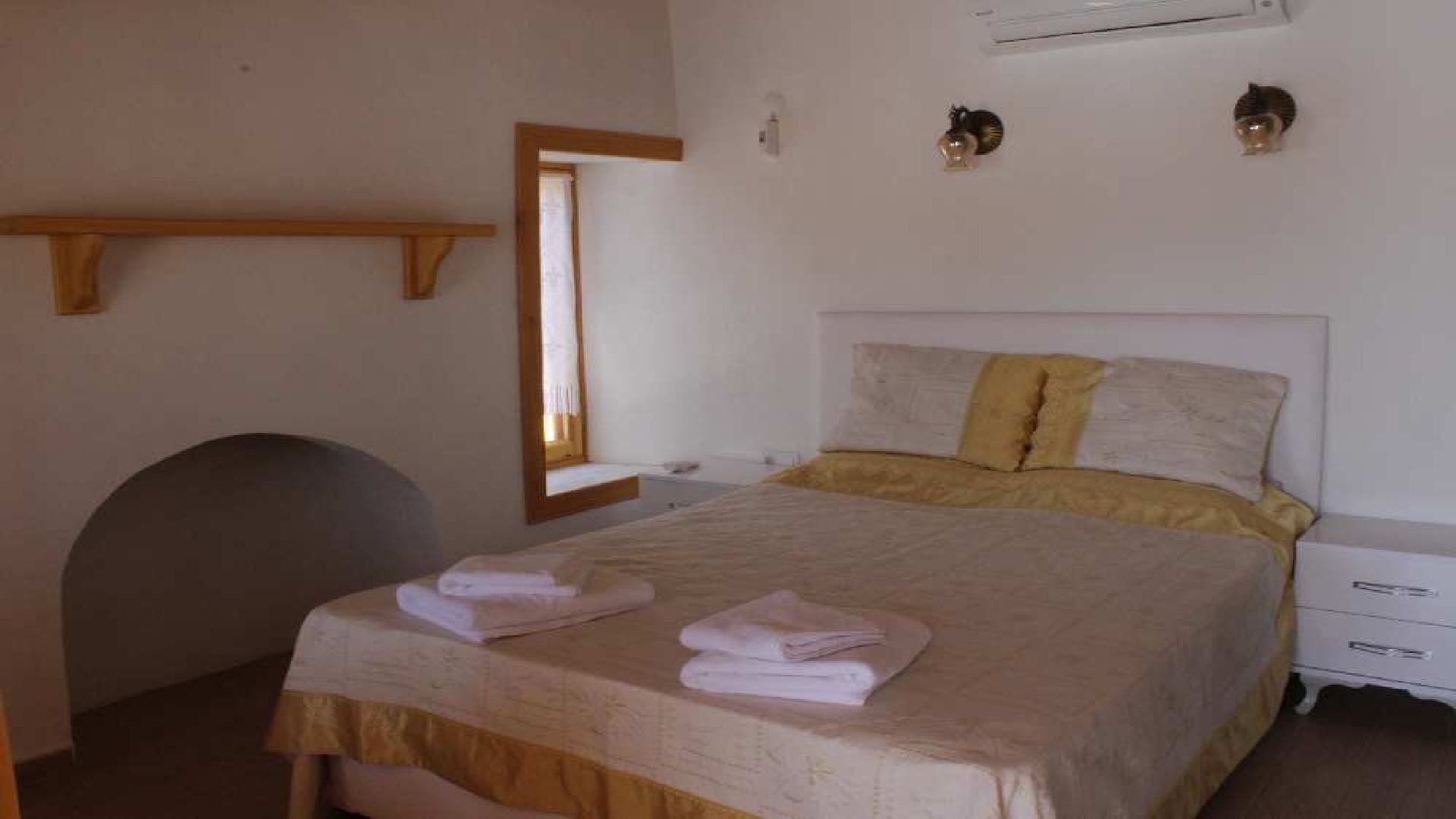 Modernised Traditional Cottage with Private Pool Set in Beautiful Countryside