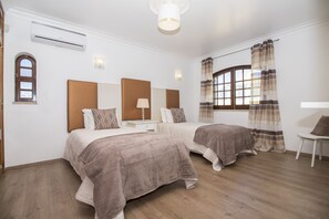 4 bedrooms, in-room safe, iron/ironing board, free WiFi