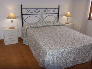 4 bedrooms, iron/ironing board, travel cot, WiFi