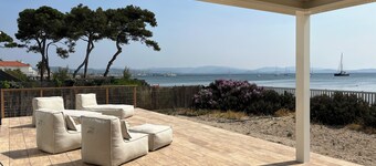 Villa pieds dans l'eau avec accès direct à la plage