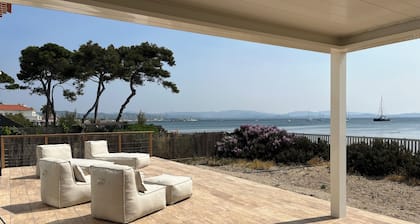 Haus am Wasser mit direktem Zugang zum Strand