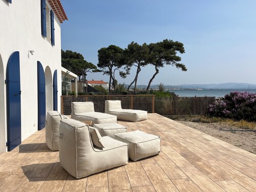 Waterfront property renovated in 2024