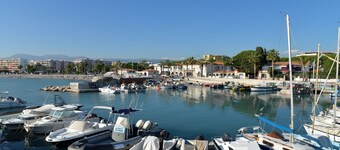 Standing VILLA 800 m from the sea, air-conditioned with heated swimming pool