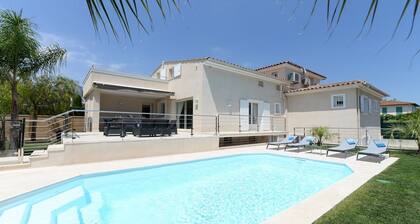 Standing VILLA 800 m from the sea, air-conditioned with heated swimming pool