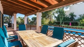 Outdoor dining - Villa with pool, terrace, sea, countryside and sun. (Cala Pi)