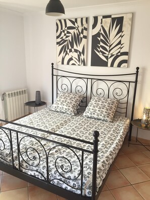 4 makuuhuonetta, silitysrauta/-lauta, Wi-Fi, vuodevaatteet