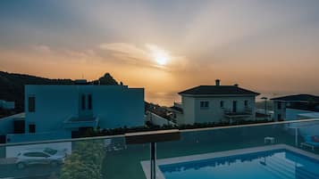 Piscina all'aperto, una piscina riscaldata