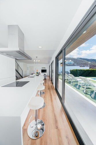 Beautiful Villa for 6 people, WiFi, private and heated pool, 8min from the beach