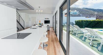 Beautiful Villa for 6 people, WiFi, private and heated pool, 8min from the beach