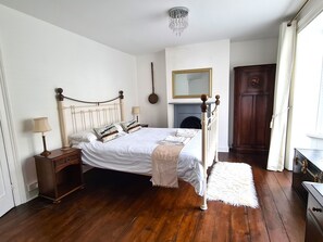 4 sovrum, strykjärn/strykbräda, gratis wi-fi och sängkläder