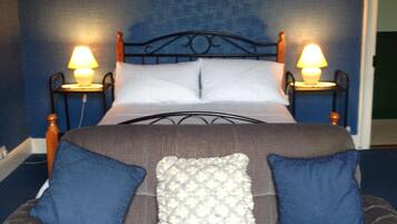5 bedrooms, iron/ironing board, Internet, bed sheets