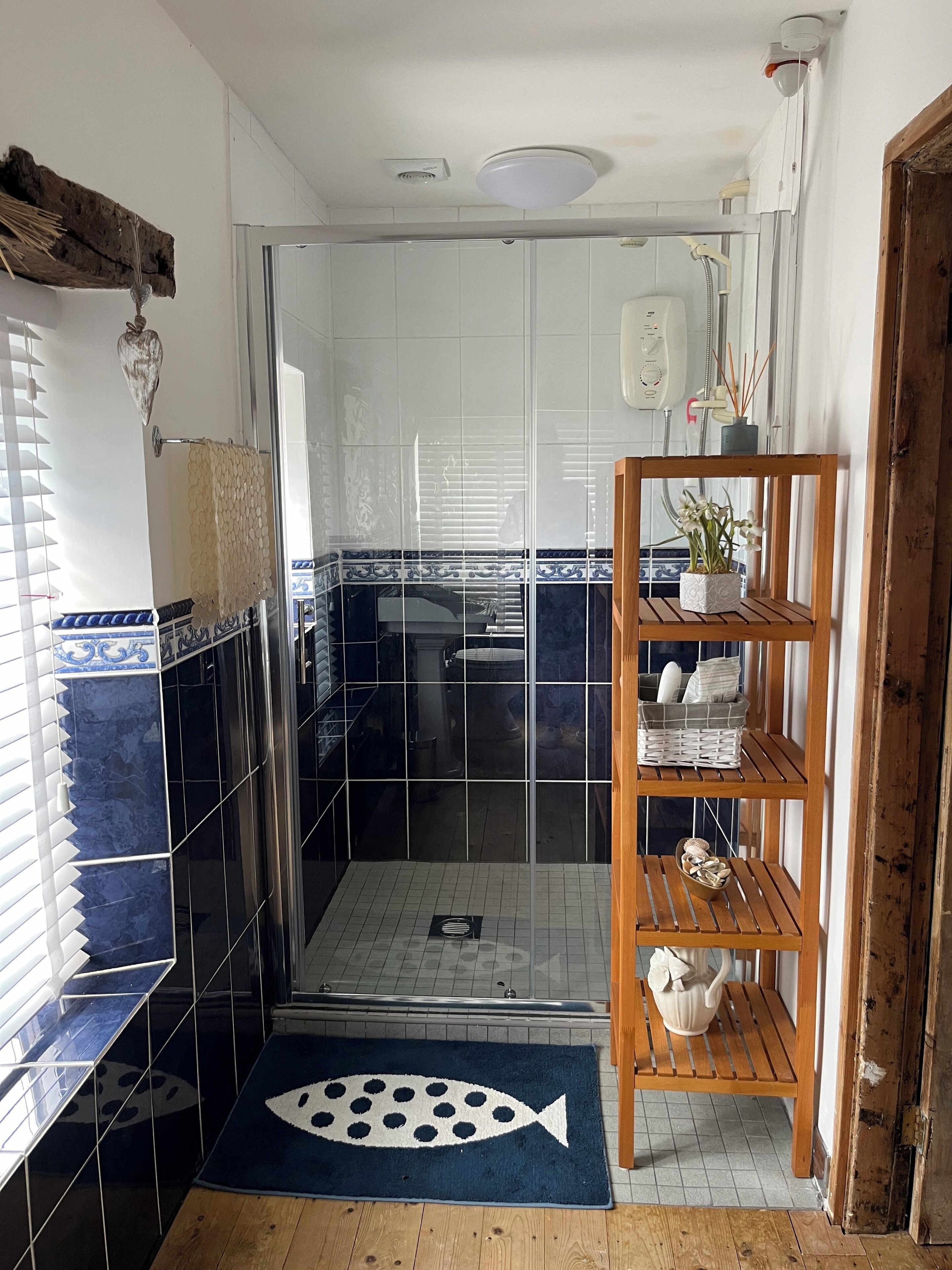 Bathtub, bidet, towels, soap