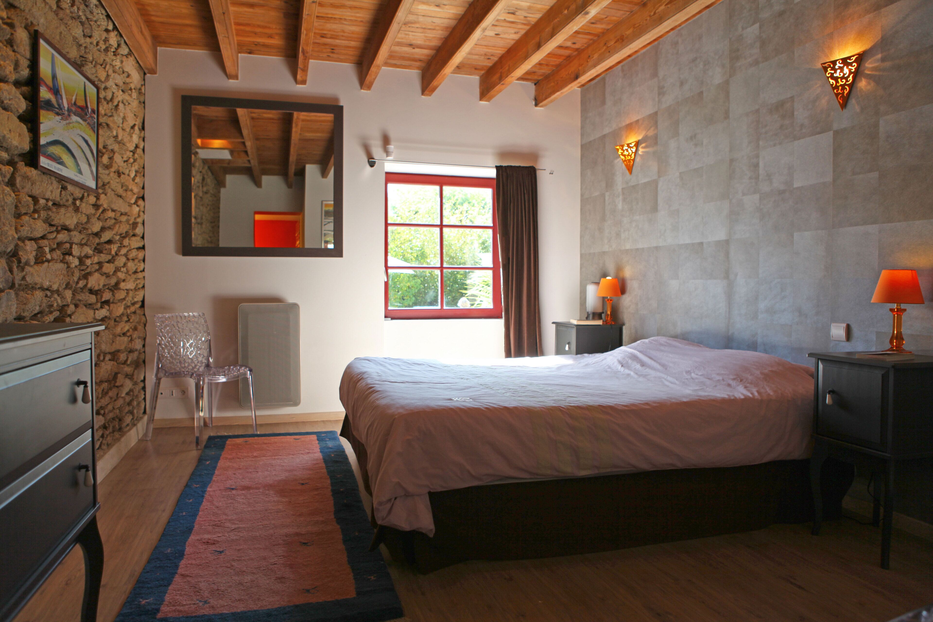 Authentic charming cottage with heated swimming-pool close La Baule