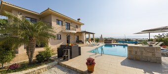 Villa Leni - Luxurious 4 Bed, 3 Bath Villa with Private Heated Pool, Hot Tub & Stunning Views