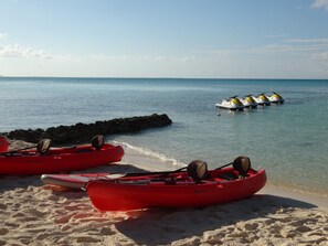Beach nearby, sun-loungers, beach towels
