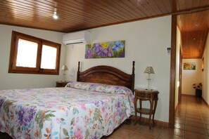 7 Schlafzimmer, Bügeleisen/Bügelbrett