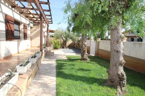 Property grounds - CASA ESTHER, Ideal house for your holidays near the sea, free wifi, optional air conditioning, private pool, pets allowed, dog’s beach. (Deltebre)