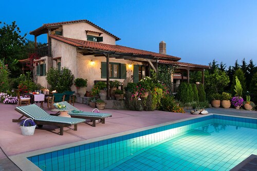 Traditionelle Villa mit herrlichem Garten und absoluter Ruhe, 4 km vom Strand entfernt