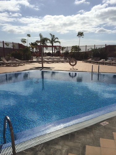 UUSI Tilava APT merinäköalalla + hienostunut yksityinen kattoterassi / BBQ ILMAINEN WiFi