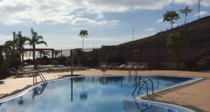 APT SPACIEUX MODERNE AVEC VUE SUR LA MER + TERRASSE DE TOITURE PRIVĂE INCROYABLE / BBQ WiFi GRATUIT