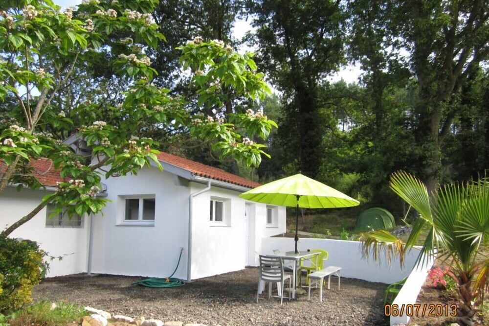 Maisonnette dans propriété d'un hectare